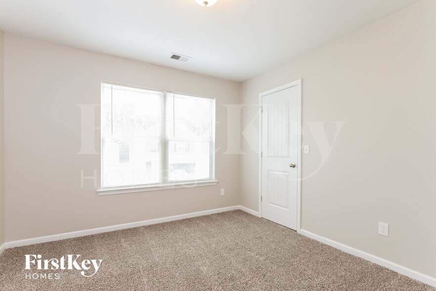 Building Photo - 777 Grenier Terrace NE