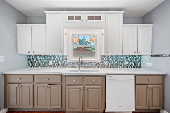 Building Photo - Historic Charm & Modern Comfort in Prime Platt Park Location