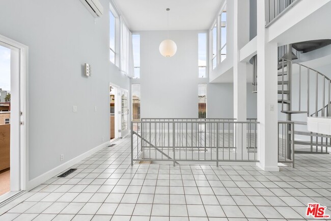 Building Photo - 114 Fleet St