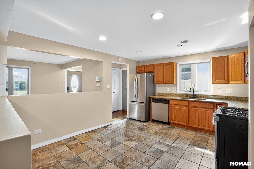 Building Photo - 526 Marquette Ave