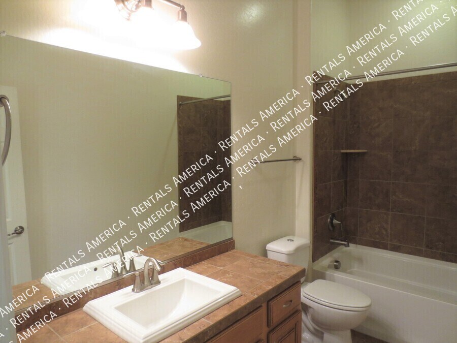 Building Photo - 1133 E Buckingham Ave