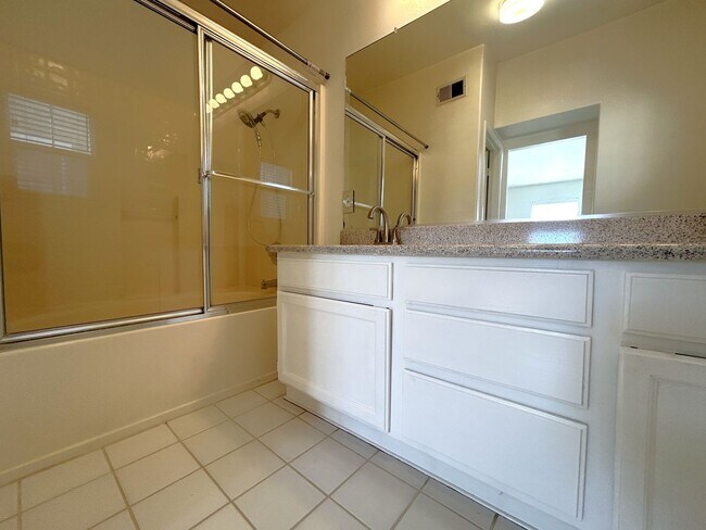 Building Photo - Sunflower Unit A  Glendora, Ca 91740 (3 Bed, 2.5 Bath)