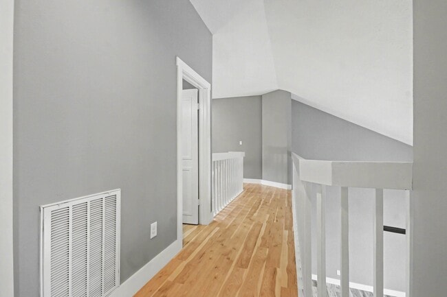 Building Photo - 522 Crestwood Dr