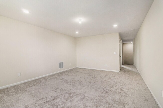 Building Photo - 6579 Foothill Dr