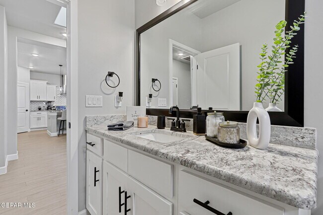 Building Photo - 824 Paseo Solar Dr