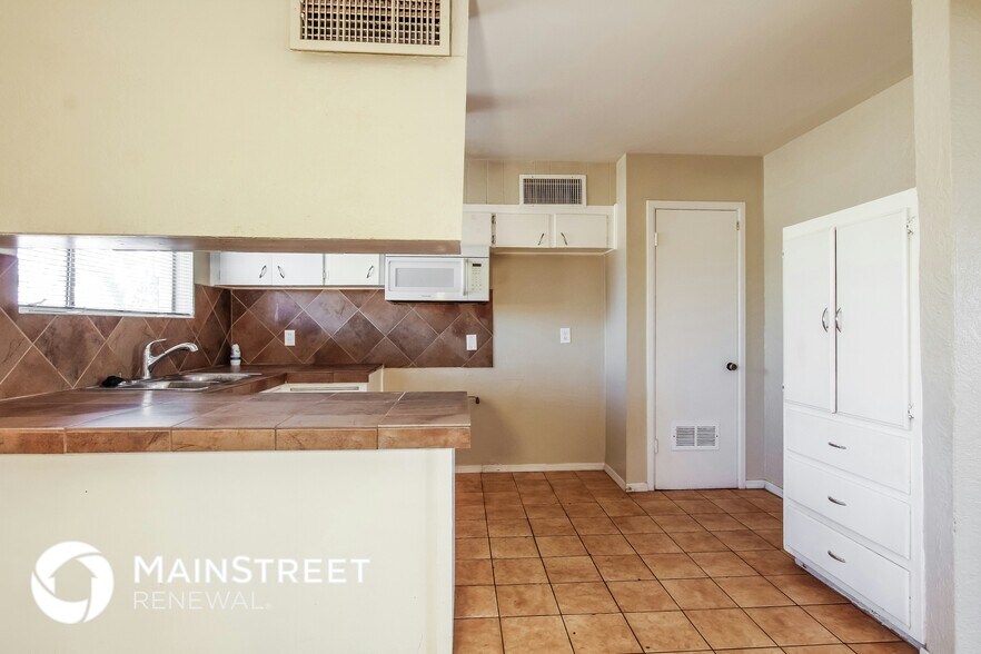 Building Photo - 4902 W Mulberry Dr