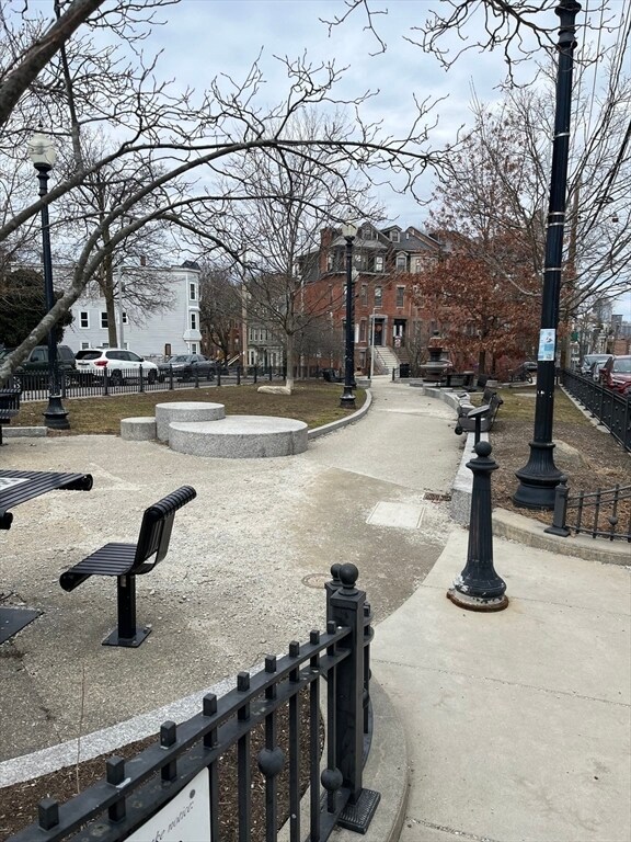 Building Photo - 14 Linwood St