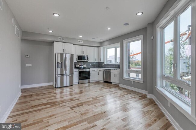 Building Photo - 1917 N Lawrence St