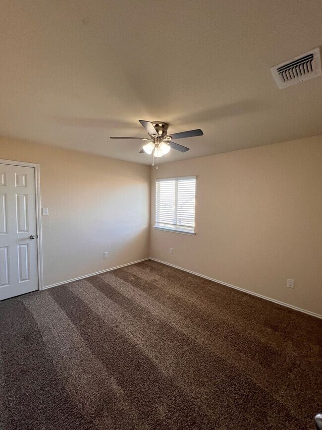 Building Photo - Spacious 5-Bedroom Harker Heights Home with 3 Living Areas & 3-Car Garage