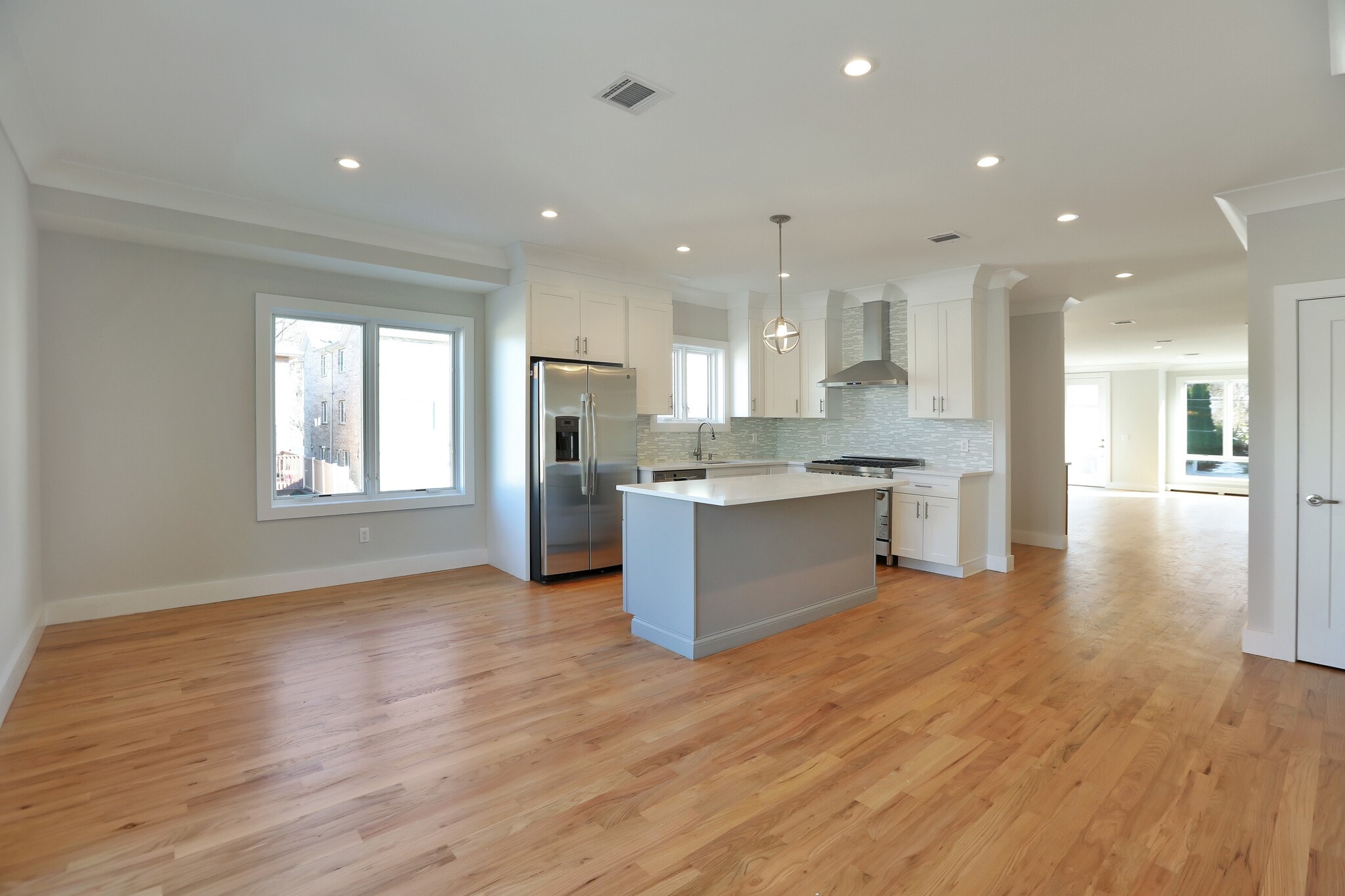 Building Photo - 463 Roff Ave