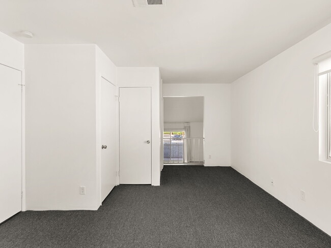 Building Photo - 1472 S Camino Real