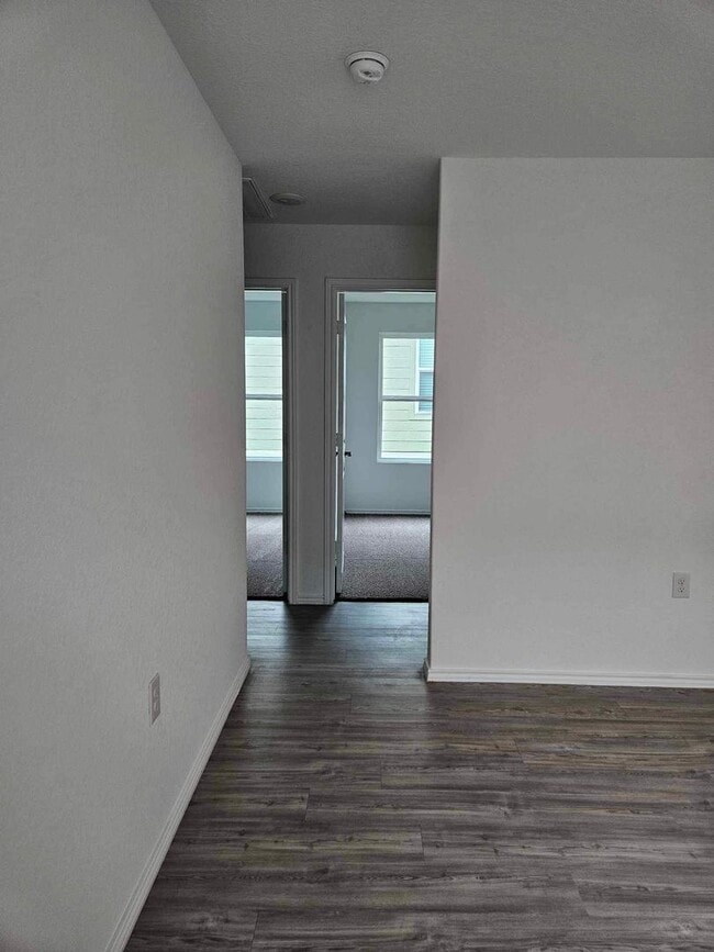 Building Photo - Welcome to Your Home in the Desirable Vida Subdivision!