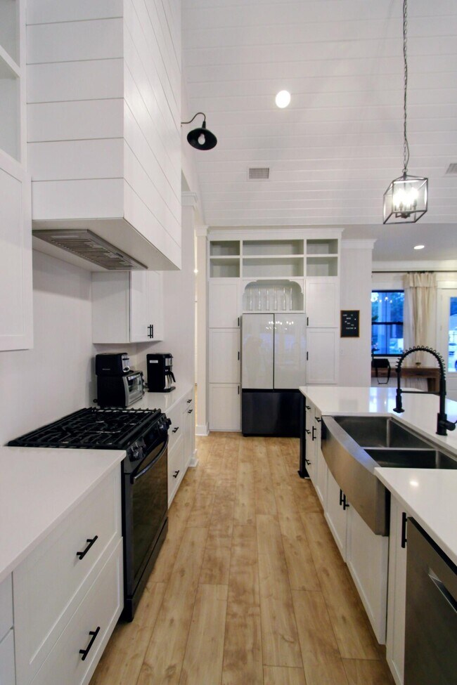 Building Photo - 3116 Pinot Way