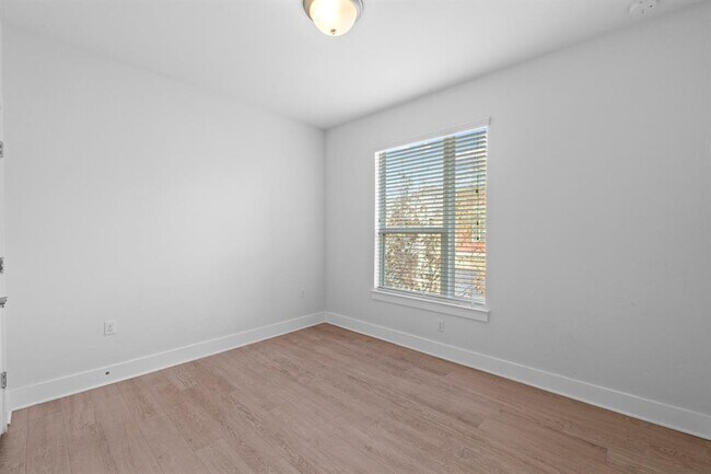 Building Photo - 8922 Menchaca Rd