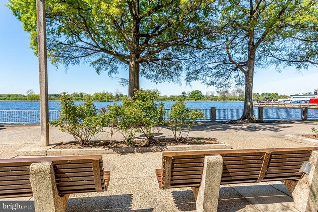 Building Photo - 1425 4th St SW