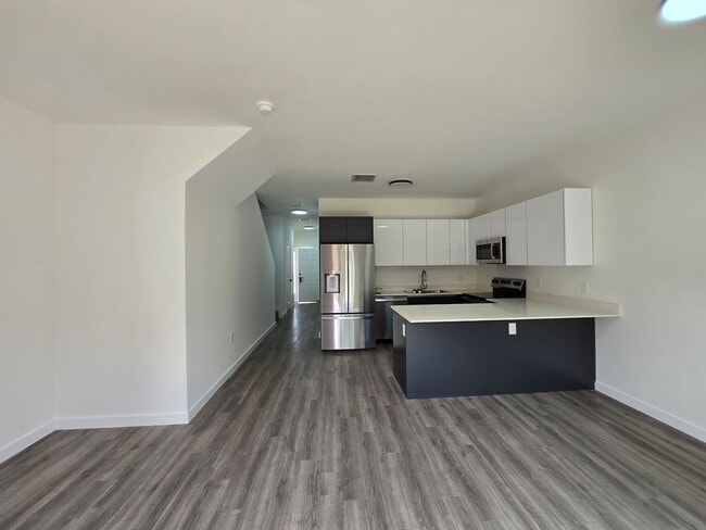 Building Photo - Eagle Trace Townhomes | 3BR/3.5BA | 2.3 Miles to UF– New Construction