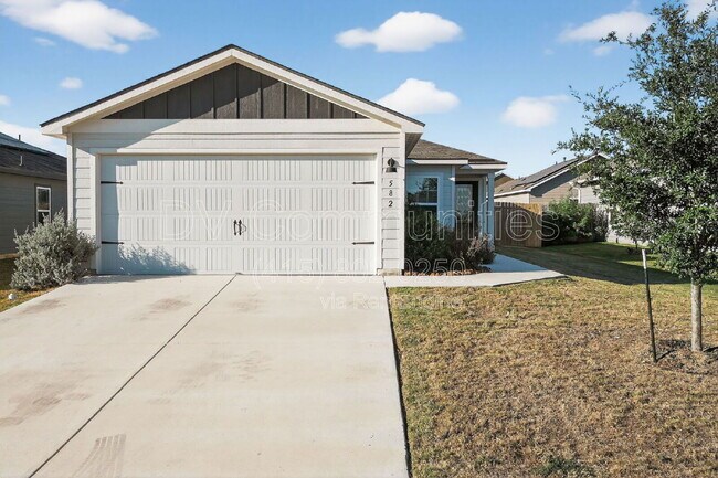 Primary Photo - 582 Gabbro Gdns