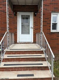 Building Photo - 1000 Allen St