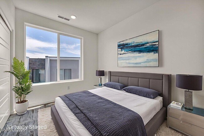 Building Photo - 557 California Ave