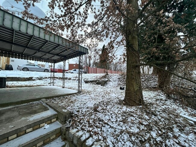 Building Photo - 215 Erhardt Dr