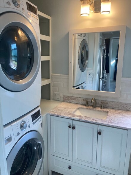 Building Photo - 140 Mendocino Pl