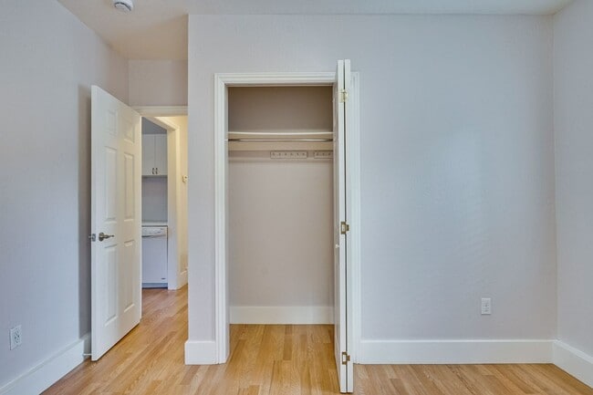 Building Photo - Private ADU with Fenced Yard, Indoor Laund...