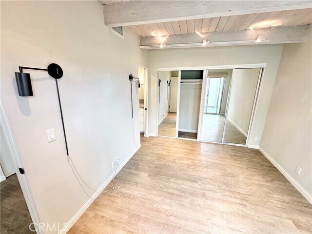 Building Photo - 353 Cedar Way