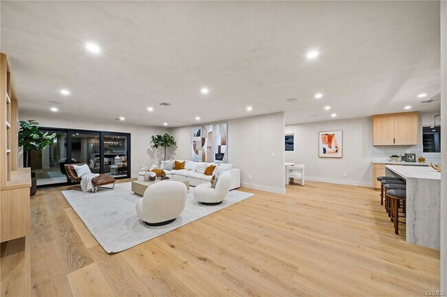 Building Photo - 5157 Woodley Ave