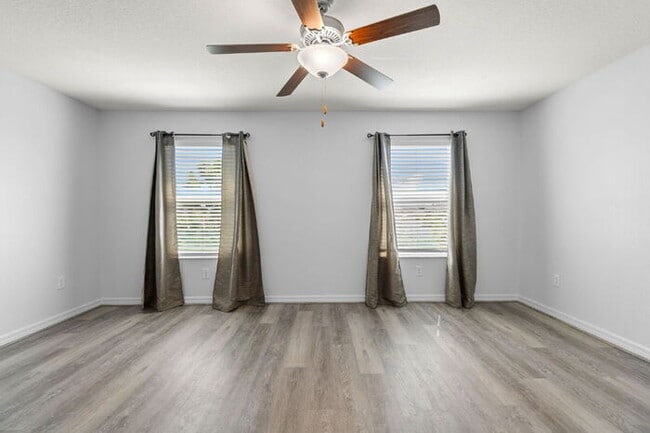 Building Photo - NEWLY UPGRADED Town Home For Rent in Touchstone!