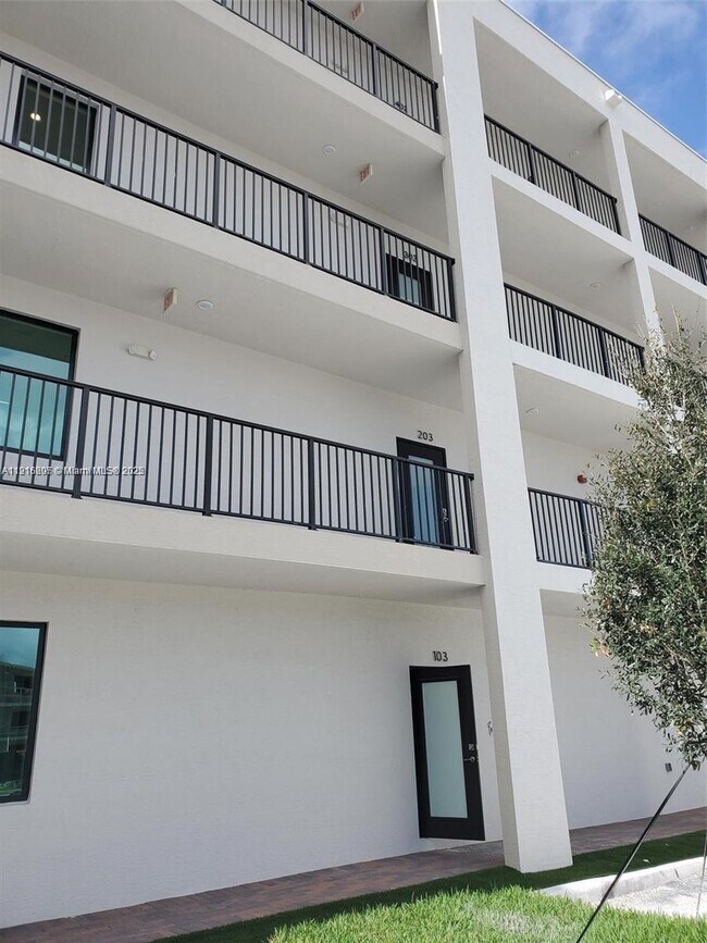 Building Photo - 8265 NW 41st St