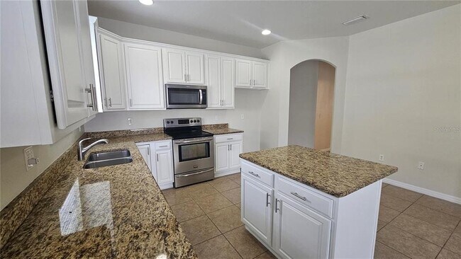 Building Photo - 2528 Ladoga Dr