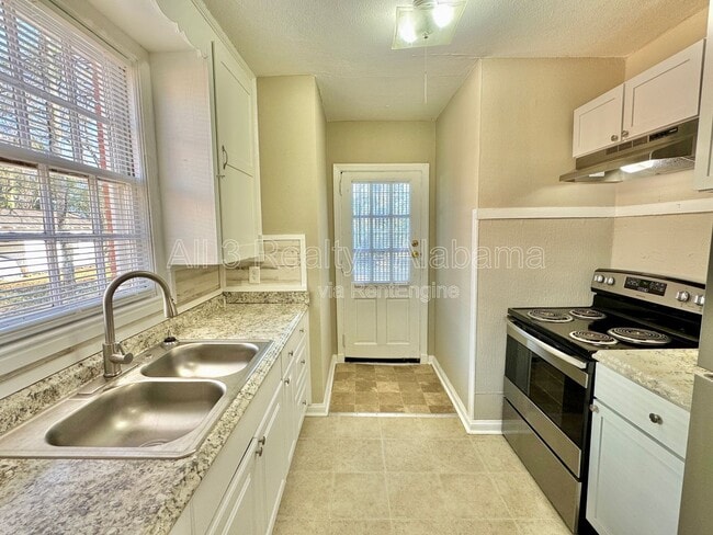 Building Photo - 115 Oak Forest Dr