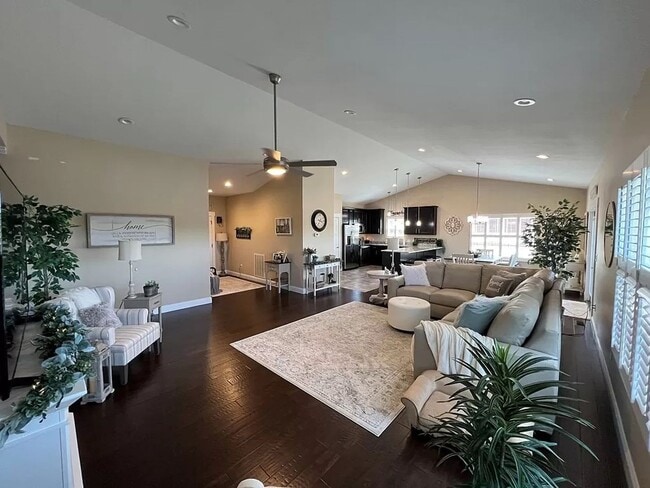 Building Photo - Stunning 3-Bedroom Home with Deck, Patio & Large Yard in Kodak, TN