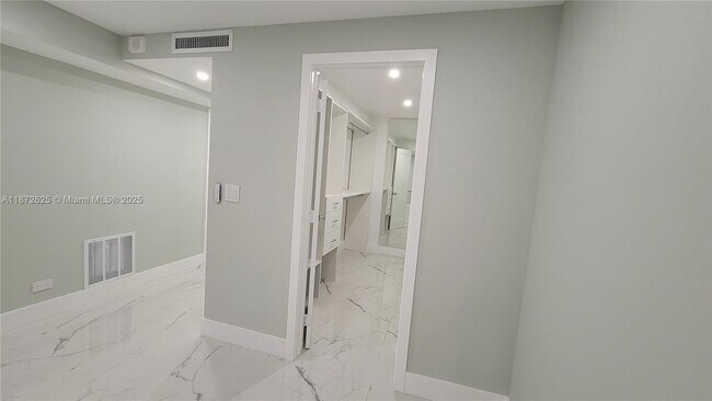 Building Photo - 6039 Collins Ave