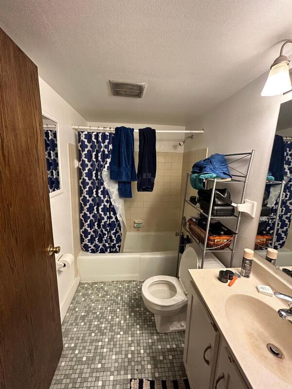 Building Photo - 134 E Johnson St