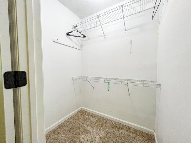 Building Photo - 1559 Summerhill Dr