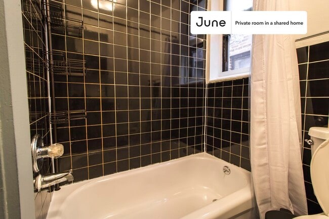 Building Photo - Room in Shared 3 bed/1 bath home in East Village