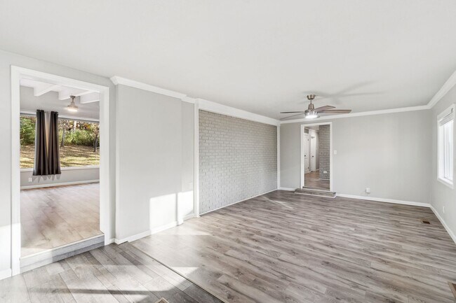 Building Photo - Gorgeous 5 bedroom, 2.5 bath House on a .8...