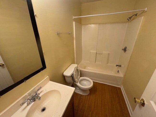 Building Photo - 3301 Roanoke Rd