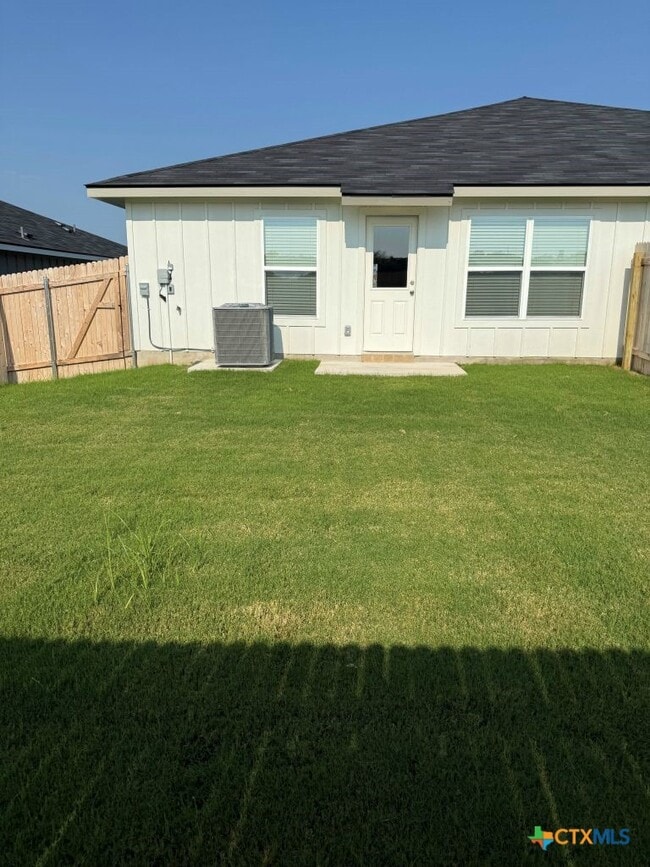 Building Photo - 1125 Lindsey Dr