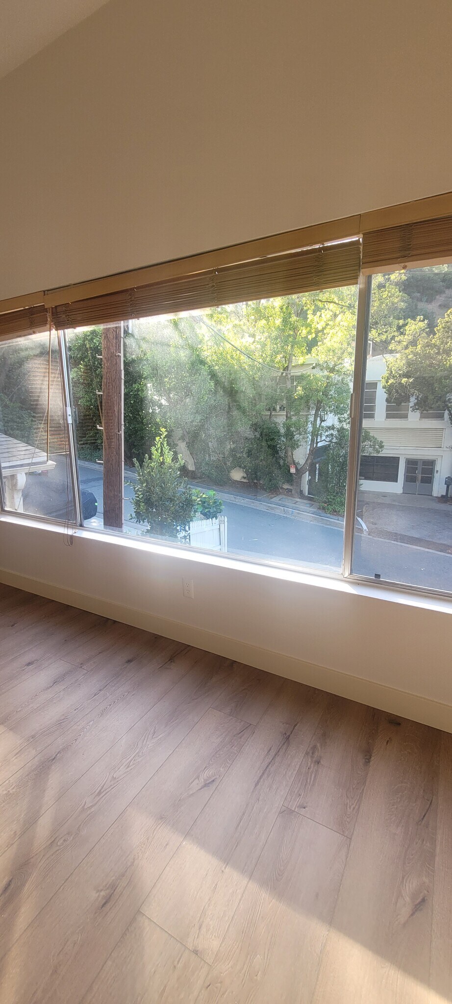 Building Photo - 8934 Wonderland Ave