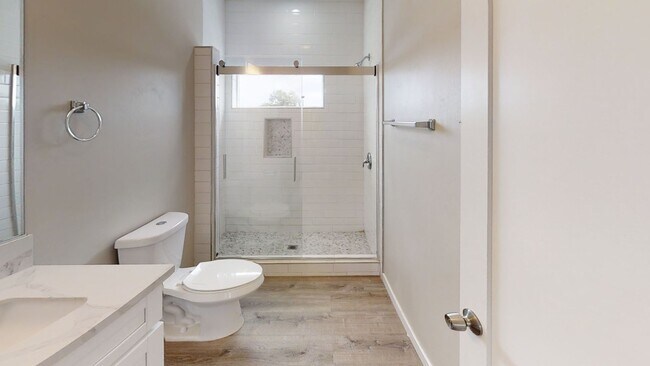 Building Photo - 4BD/2BA on Montezuma