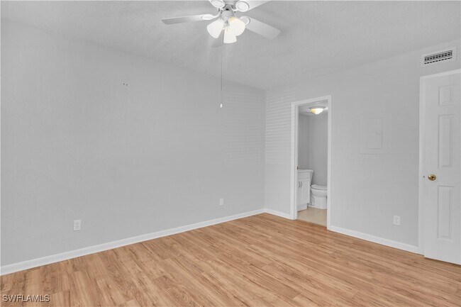 Building Photo - 4617 Bayshore Dr