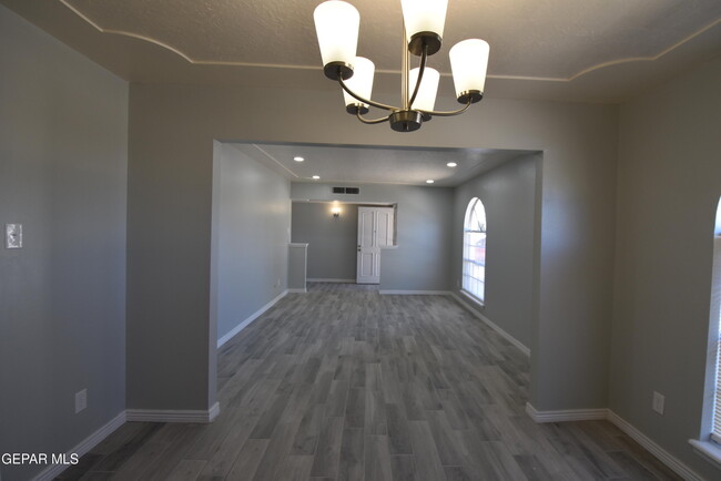 Building Photo - 1624 Vista Real Dr