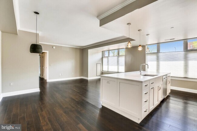 Building Photo - 4915 Hampden Ln