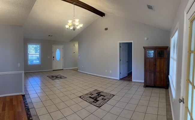 Building Photo - 934 Pineland Ave