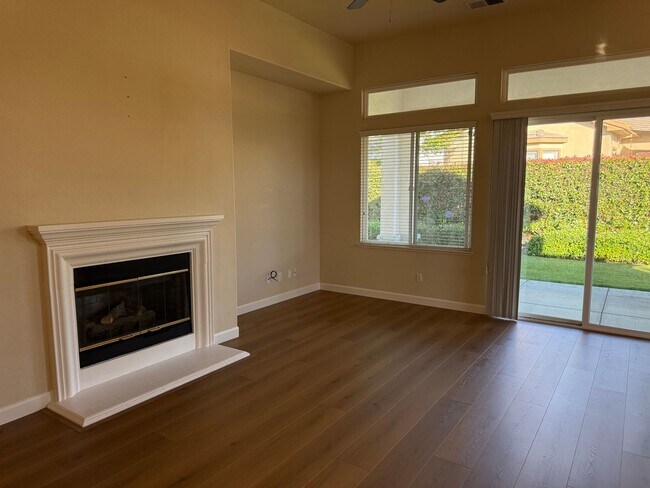 Building Photo - 1587 Regent Dr