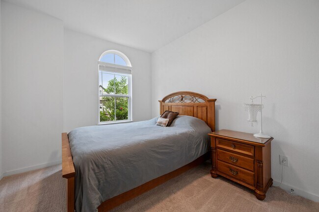 Building Photo - 15727 Autumn Sun Court