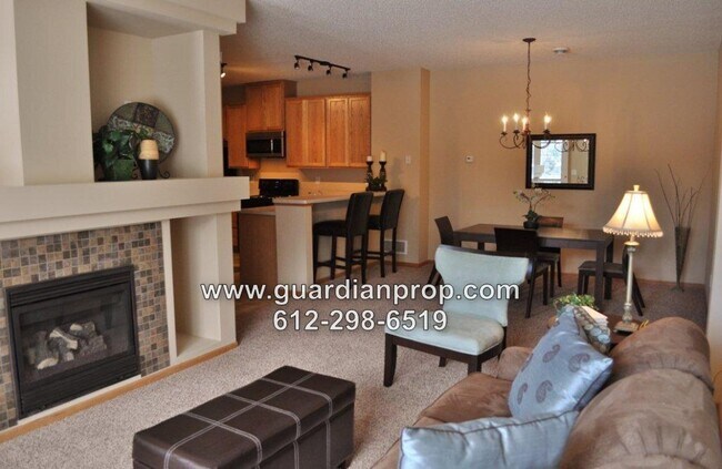 Primary Photo - Townhouse Available July 1, Open Floor Pla...