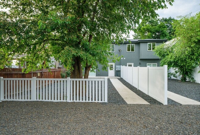 Building Photo - 1113 W Sinto Ave